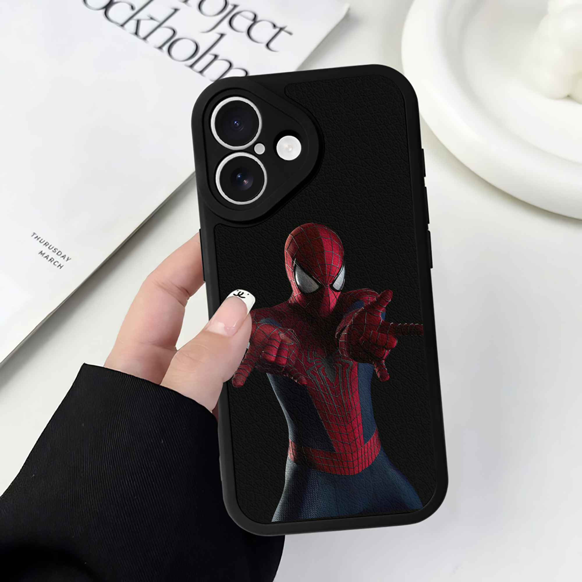（画像用） Spider Man スパイダーマン 【iPhone 16シリーズ対応】シリコンスマホケース（レザー調） 材質：シリコン